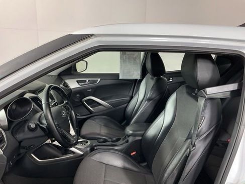 Used 2015 Hyundai Veloster w/ Option Group 02 FWD image 10
