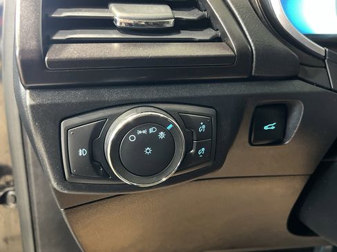 Used 2019 Ford Fusion Titanium image 13