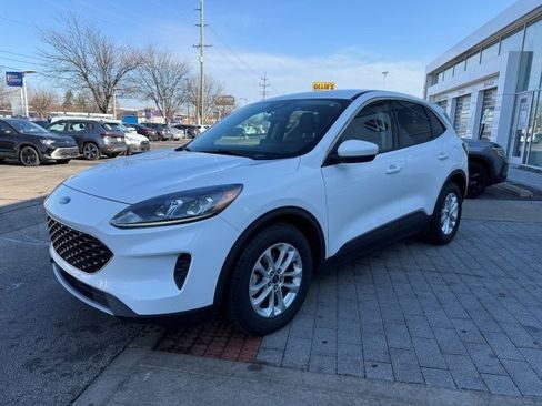 Used 2020 Ford Escape SE image 3