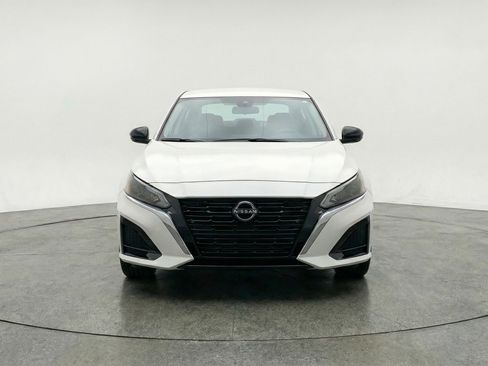 Used 2025 Nissan Altima 2.5 SV image 2