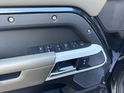 Used 2020 Land Rover Defender 110 HSE image 11