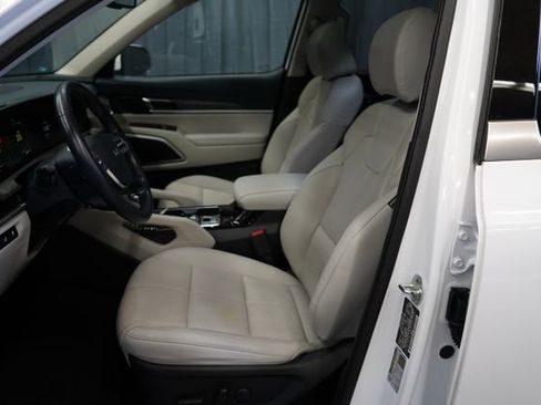 Used 2023 Kia Telluride EX w/ EX Captain's Chair Package AWD/4WD image 12