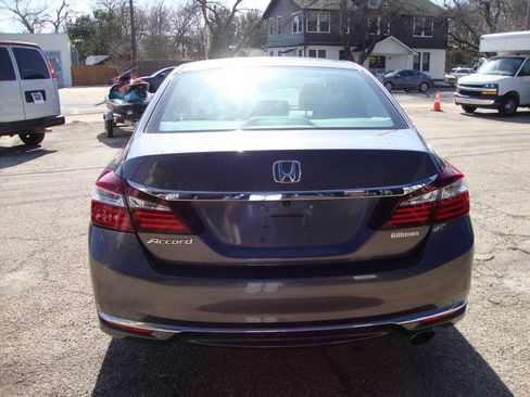 Used 2017 Honda Accord LX image 4