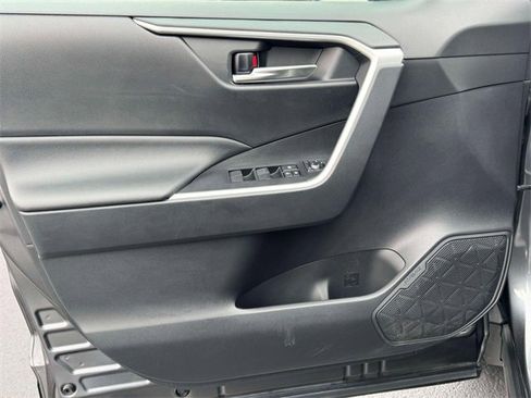 Used 2021 Toyota RAV4 XLE image 16