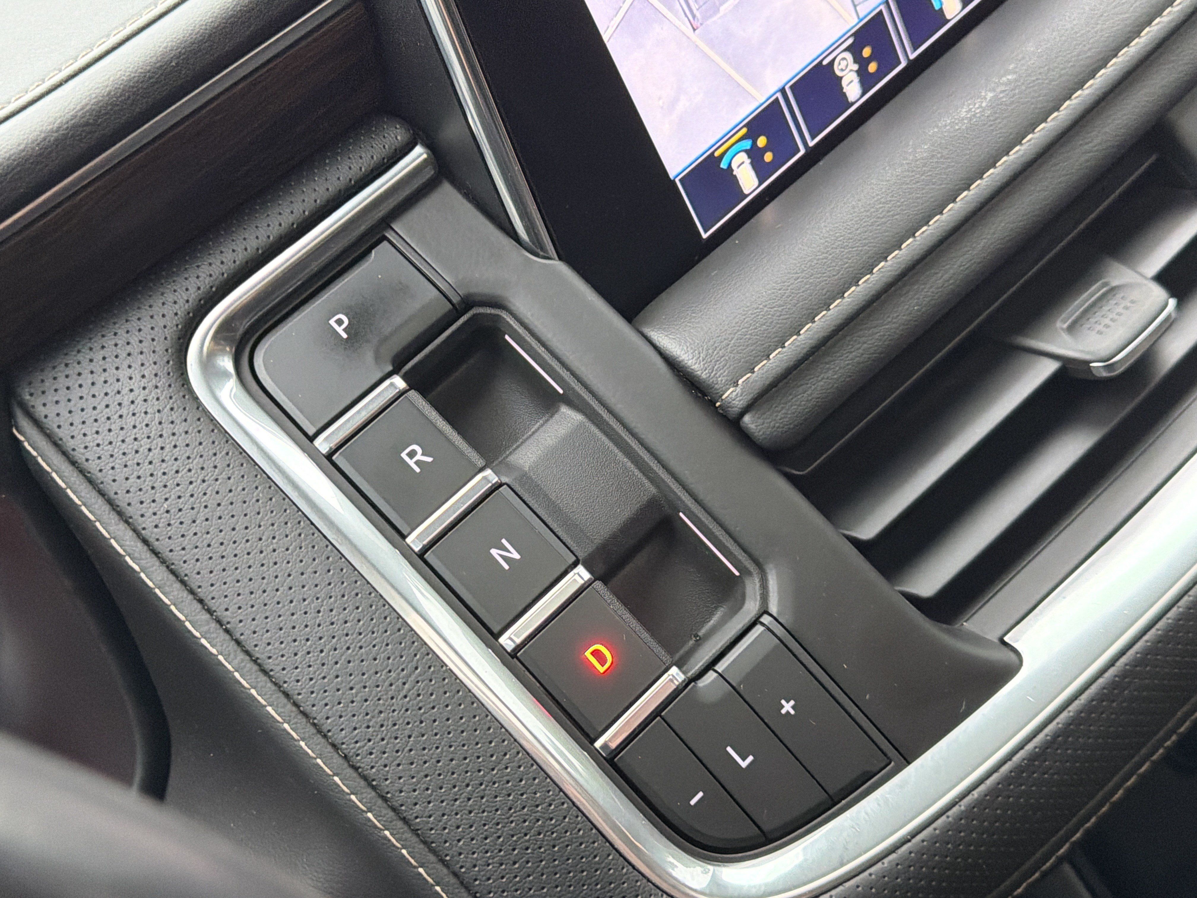 Used 2021 Chevrolet Tahoe Premier w/ Premium Package RWD image 26