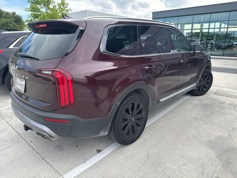 Used 2022 Kia Telluride EX w/ EX Premium Package FWD image 3