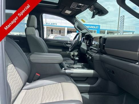 Used 2025 Chevrolet Silverado 1500 ZR2 w/ Technology Package AWD/4WD image 33