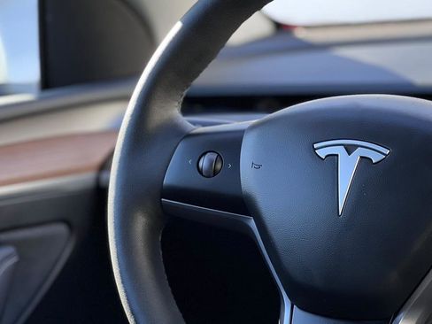 Used 2023 Tesla Model Y 2WD image 26