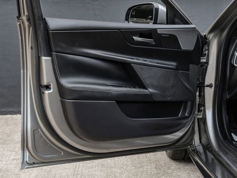 Used 2019 Jaguar XE S RWD image 52