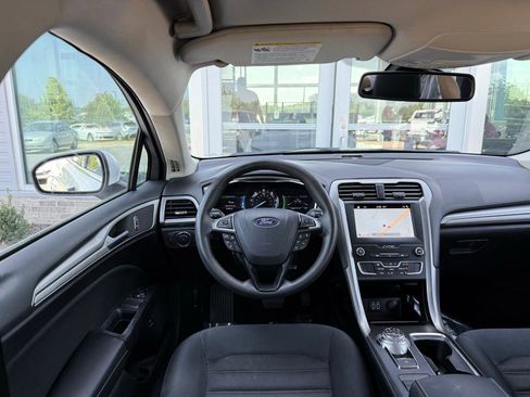 Used 2019 Ford Fusion SE FWD image 21