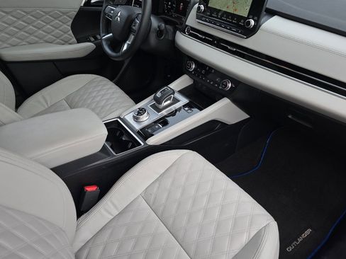 Used 2024 Mitsubishi Outlander SEL image 16