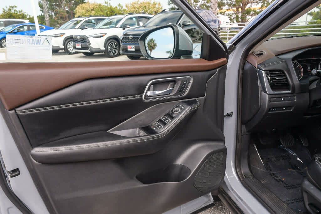 Used 2021 Nissan Rogue SL w/ Premium Package FWD image 25