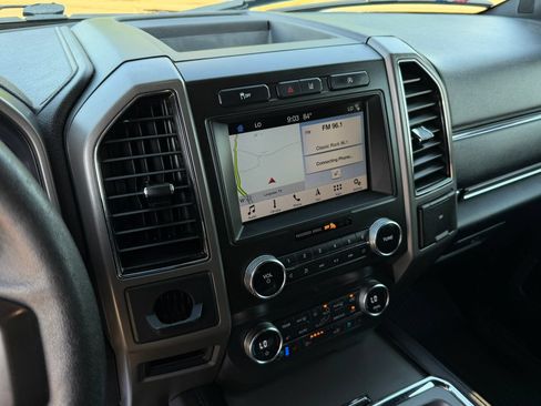 Used 2019 Ford Expedition XLT w/ Equipment Group 202A RWD image 16