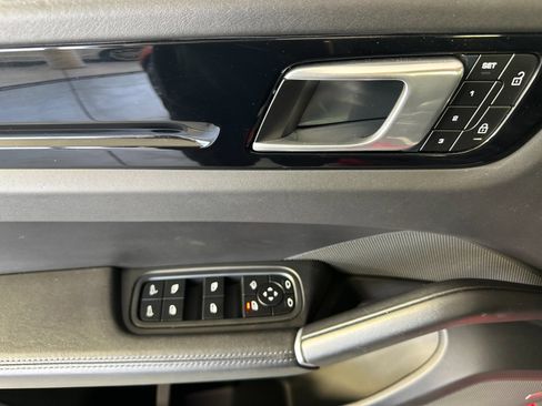 Certified 2023 Porsche Cayenne AWD/4WD image 12
