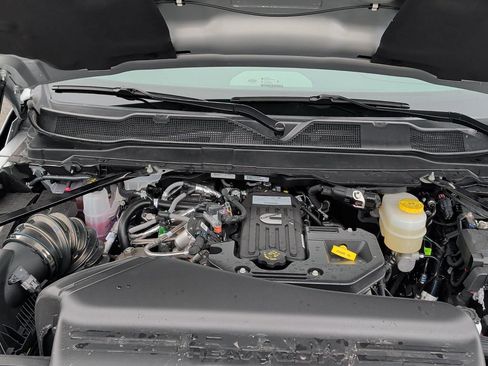 New 2026 RAM 2500 Laramie AWD/4WD image 8