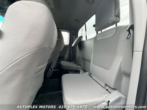 Used 2012 Toyota Tacoma 4x4 Access Cab V6 w/ TRD Off-Road Pkg image 18