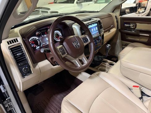 Used 2018 RAM 3500 Laramie RWD image 28