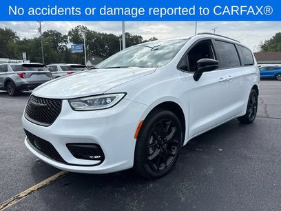 Used 2024 Chrysler Pacifica Touring-L w/ S Appearance Package