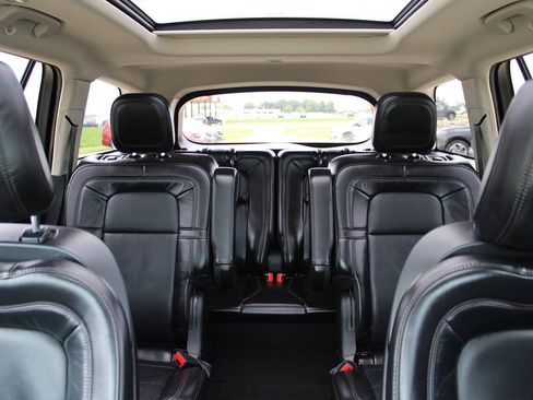 Used 2021 Lincoln Aviator Reserve w/ Elements Package Plus AWD/4WD image 17