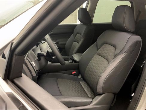 Certified 2025 Nissan Pathfinder SV image 17