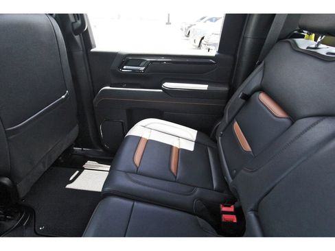 Used 2025 GMC Sierra 2500 AT4 AWD/4WD image 12