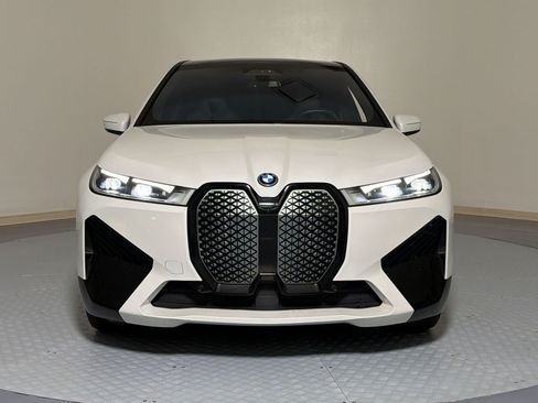 Used 2024 BMW iX xDrive50 w/ Sport Package AWD/4WD image 6