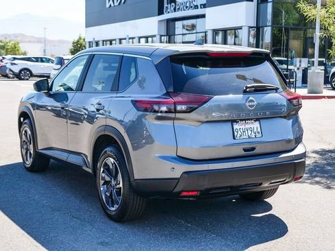 Used 2025 Nissan Rogue SV FWD image 5