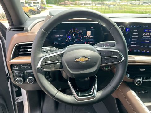 Used 2025 Chevrolet Tahoe High Country image 14