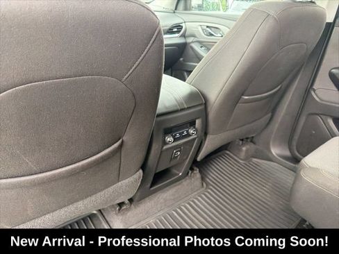 Used 2018 Chevrolet Traverse LT FWD image 17