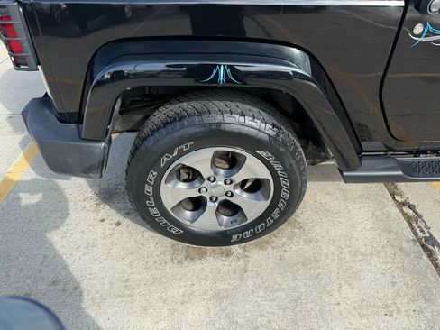 Used 2017 Jeep Wrangler Sahara w/ Connectivity Group image 35