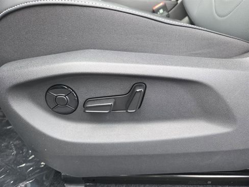 New 2025 Volkswagen Tiguan SE R-Line image 16