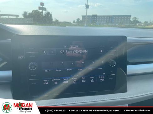 Used 2025 Volkswagen Taos SE FWD image 11