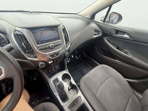 Used 2017 Chevrolet Cruze LT FWD image 19
