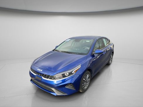 Used 2023 Kia Forte LXS image 1