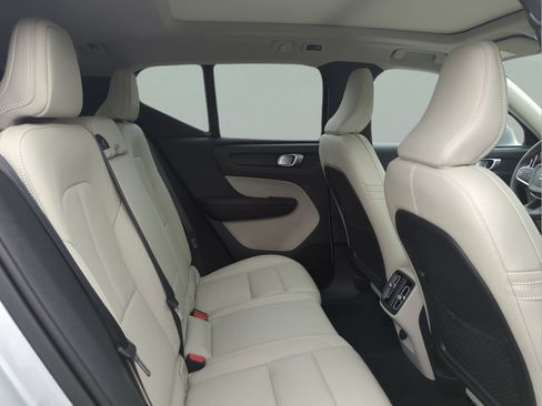 Used 2019 Volvo XC40 T5 Momentum AWD/4WD image 18