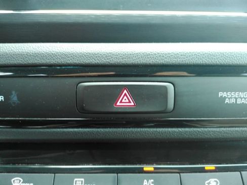 Used 2021 Kia Sedona LX FWD image 51