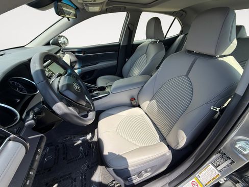Used 2018 Toyota Camry SE w/ Moonroof Package FWD image 10