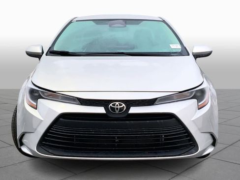 Used 2026 Toyota Corolla LE image 4