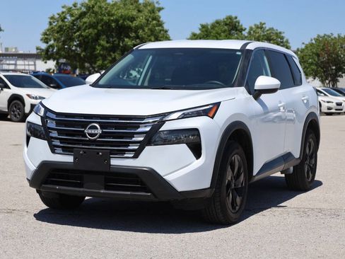 Used 2025 Nissan Rogue SV AWD/4WD image 6