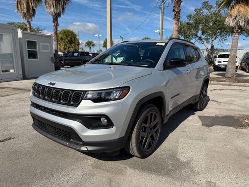 New 2026 Jeep Compass Latitude image 2