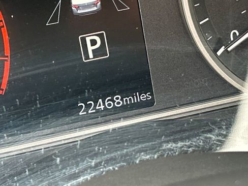 Used 2025 Nissan Versa SR image 17