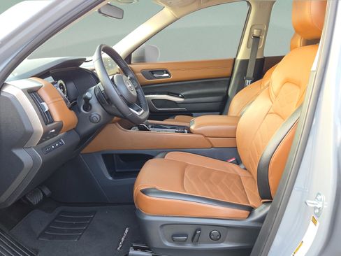 Certified 2024 Nissan Pathfinder Platinum w/ Cargo Package image 11