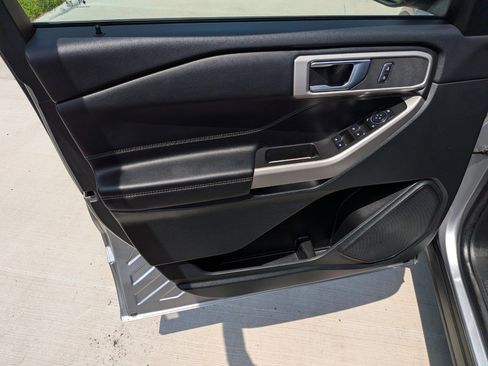 Used 2024 Ford Explorer XLT w/ Equipment Group 202A RWD image 29