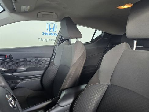 Used 2022 Toyota C-HR XLE image 10