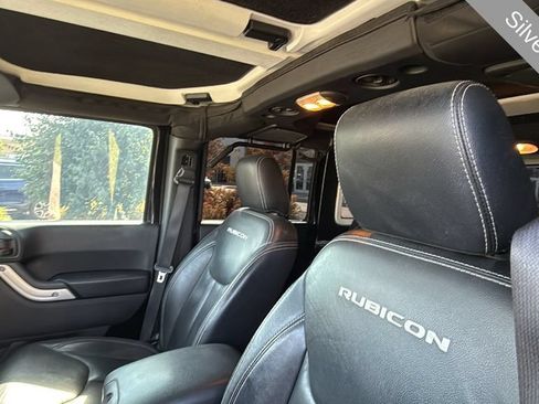 Used 2018 Jeep Wrangler Unlimited Rubicon w/ Connectivity Group AWD/4WD image 20