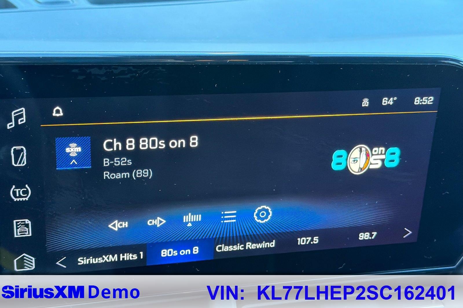 Used 2025 Chevrolet Trax LT FWD image 24