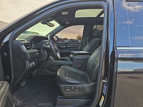 Used 2021 GMC Yukon Denali w/ Denali Premium Package image 11