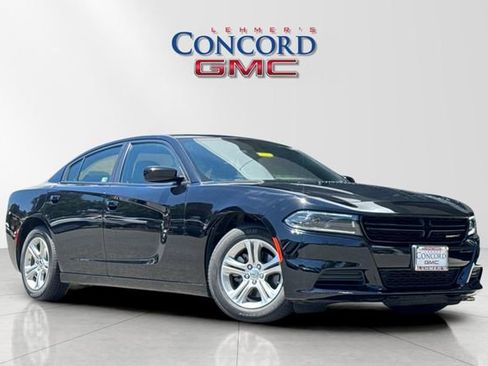Used 2023 Dodge Charger SXT RWD image 2
