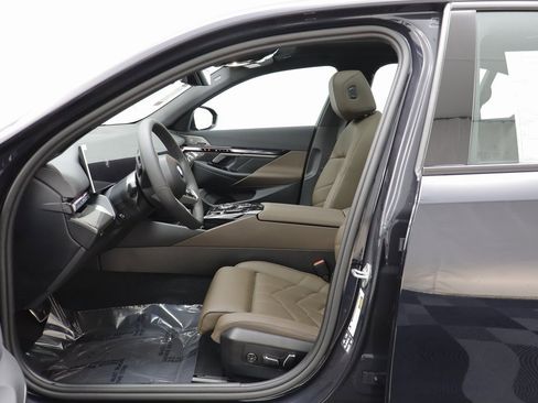 New 2026 BMW 540i xDrive w/ Executive Package image 5