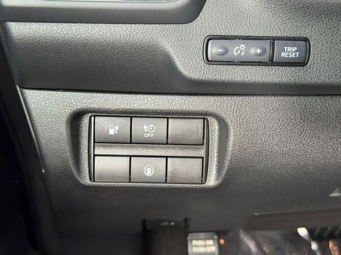 Used 2025 Nissan Leaf S image 16